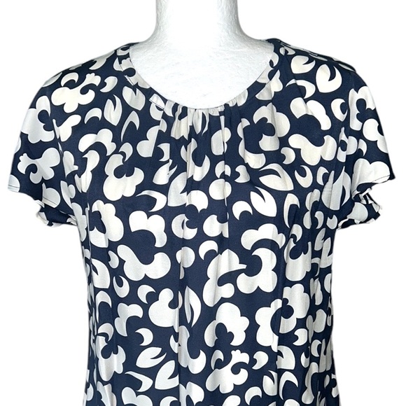 Boden Ravello Silk Blend Navy Blue & White Floral Print Pleated Top - 8 - Picture 3 of 13
